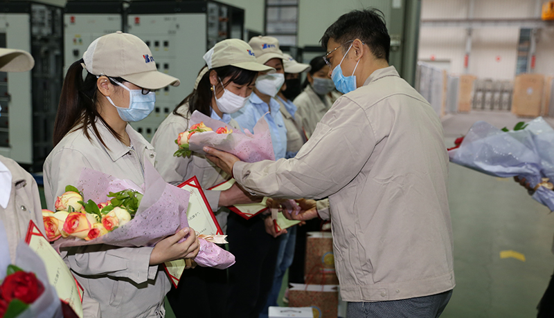 >男神登场，，，，，，，欲望实现！